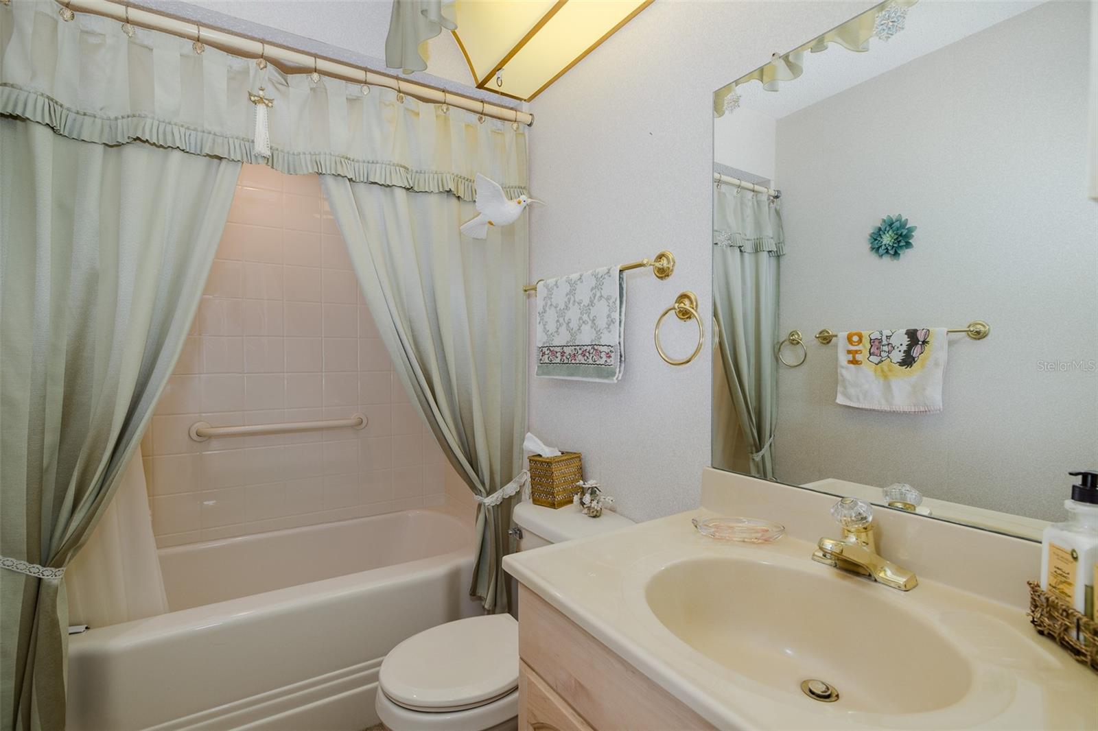 Image 28 of 46 For 8015 San Fernando Drive