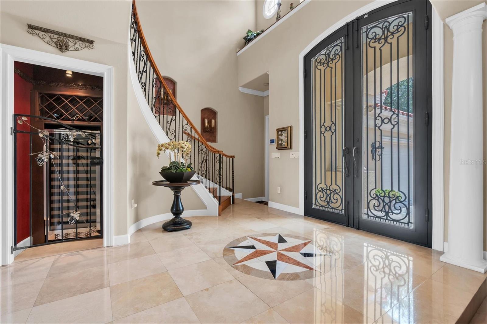 Listing photo id 8 for 2861 Roehampton Close