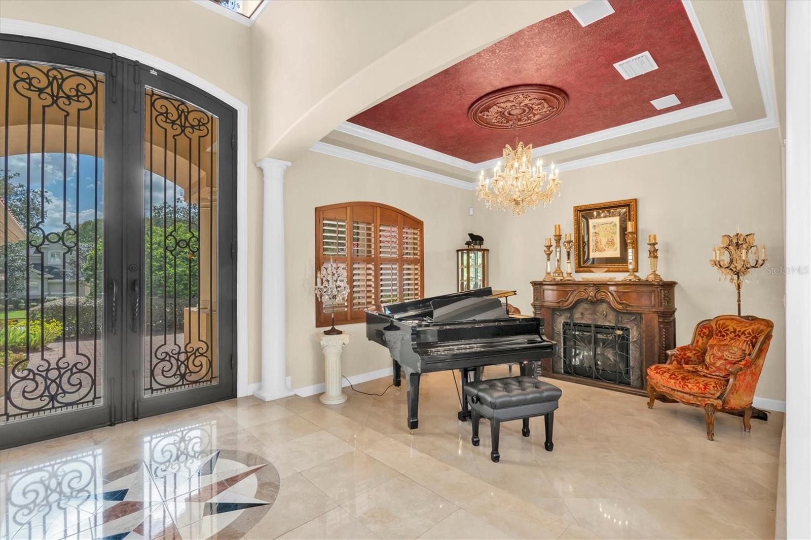 Listing photo id 10 for 2861 Roehampton Close