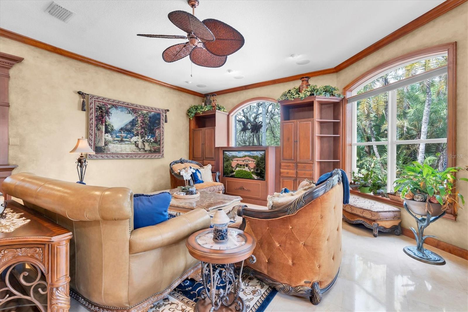 Listing photo id 13 for 2861 Roehampton Close