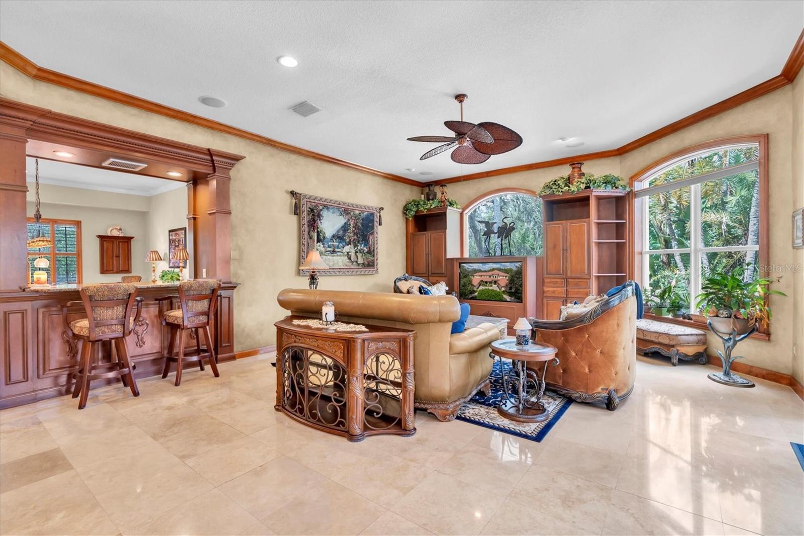 Listing photo id 14 for 2861 Roehampton Close