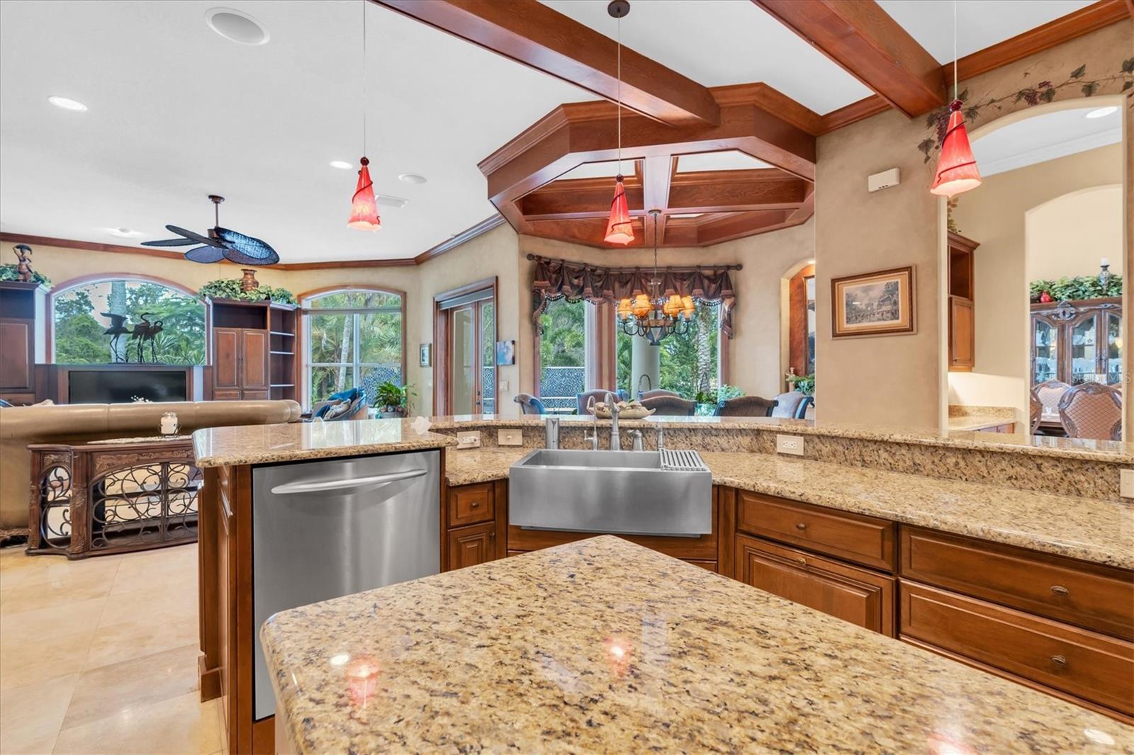 Listing photo id 16 for 2861 Roehampton Close