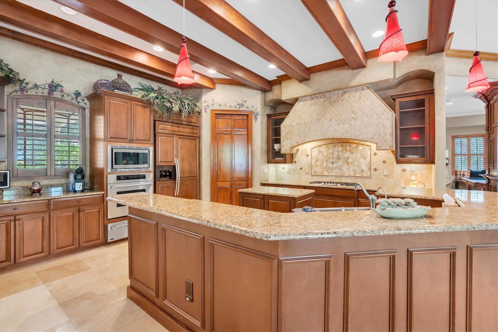 Listing photo id 17 for 2861 Roehampton Close