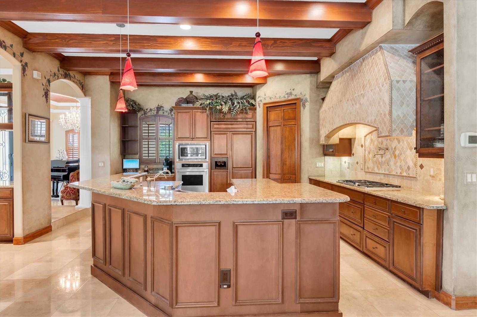 Listing photo id 18 for 2861 Roehampton Close