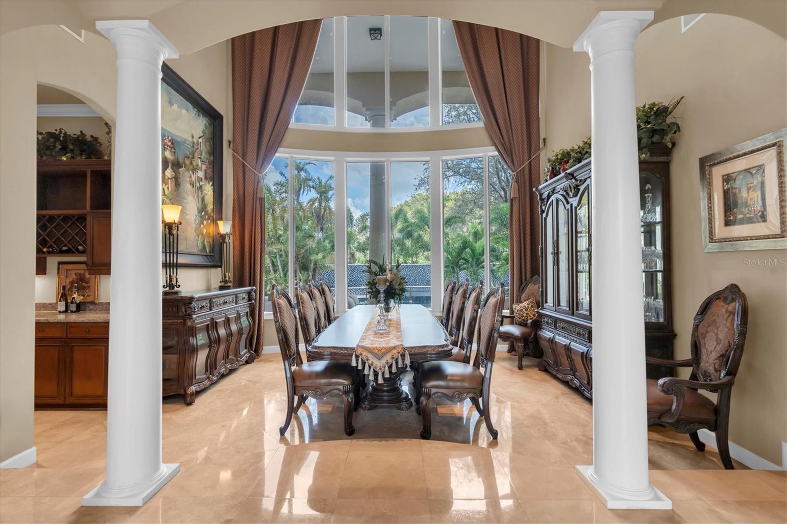 Listing photo id 22 for 2861 Roehampton Close