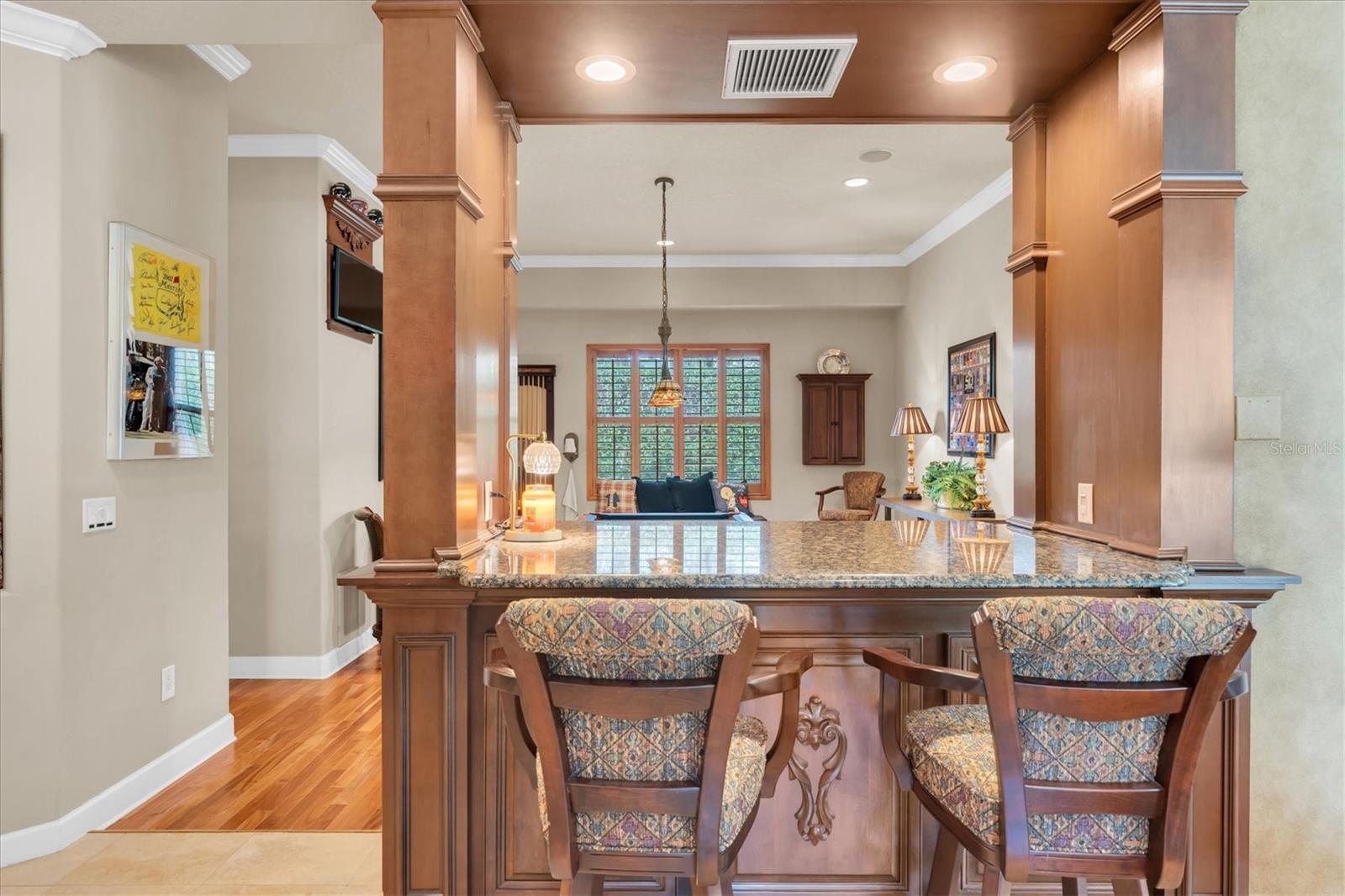Listing photo id 26 for 2861 Roehampton Close