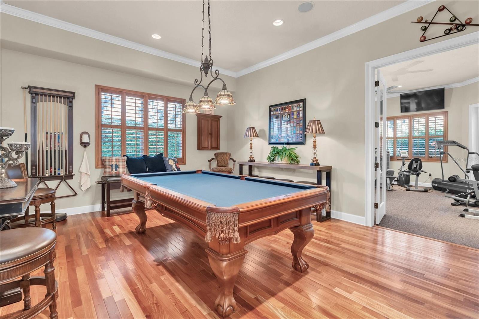 Listing photo id 27 for 2861 Roehampton Close