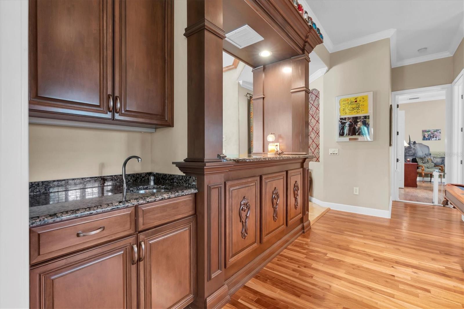 Listing photo id 29 for 2861 Roehampton Close