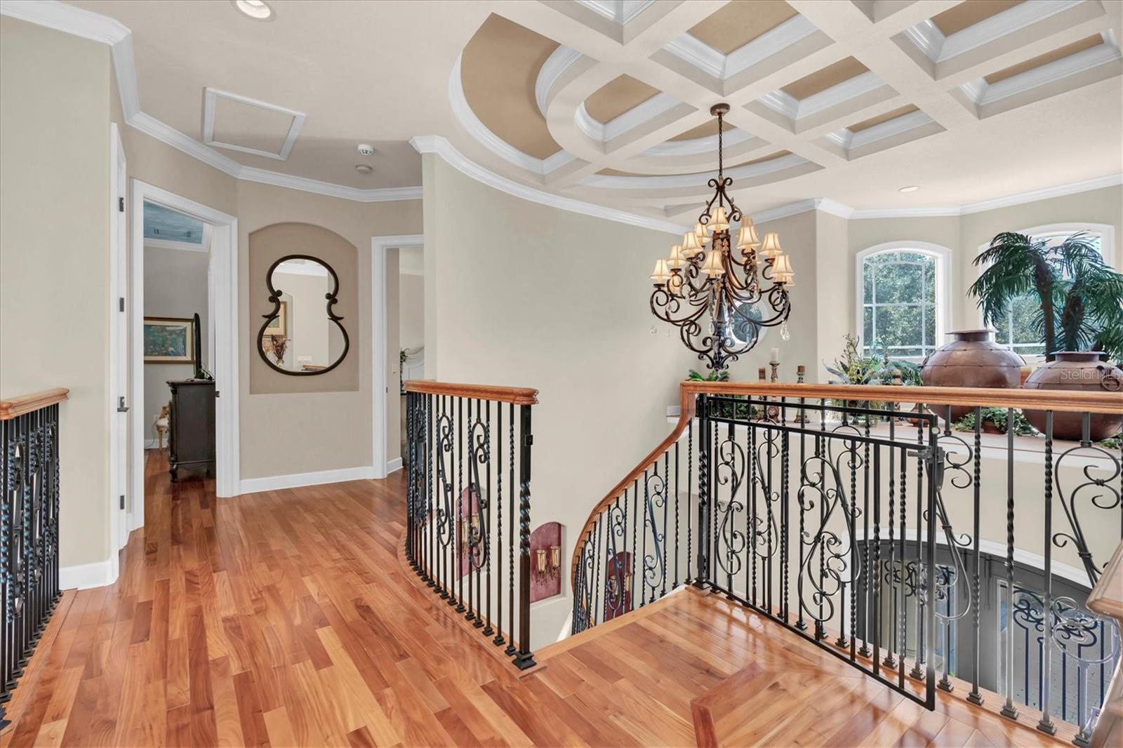 Listing photo id 37 for 2861 Roehampton Close
