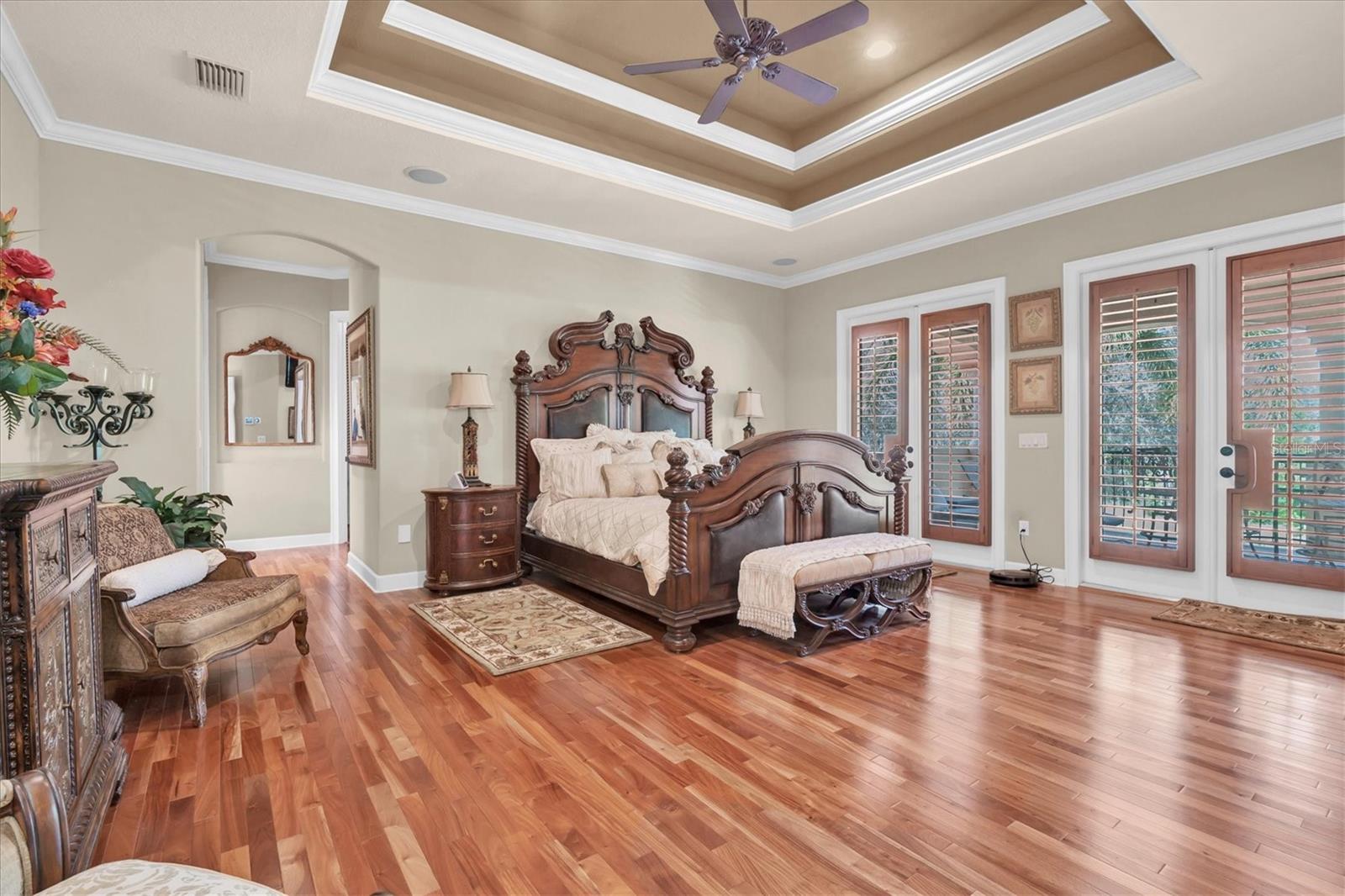 Listing photo id 39 for 2861 Roehampton Close