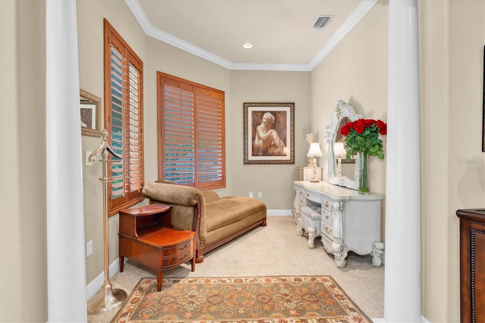 Listing photo id 42 for 2861 Roehampton Close