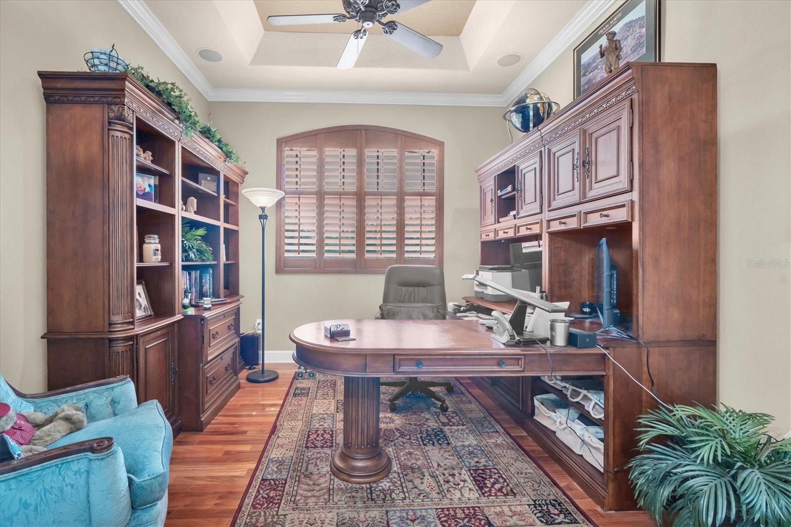 Listing photo id 50 for 2861 Roehampton Close