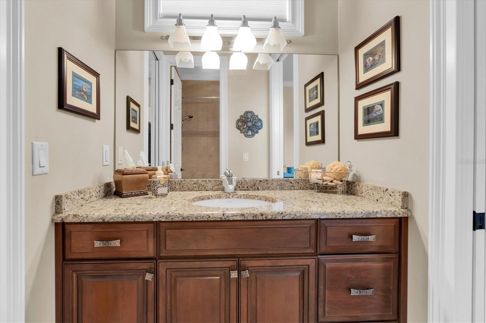Listing photo id 54 for 2861 Roehampton Close