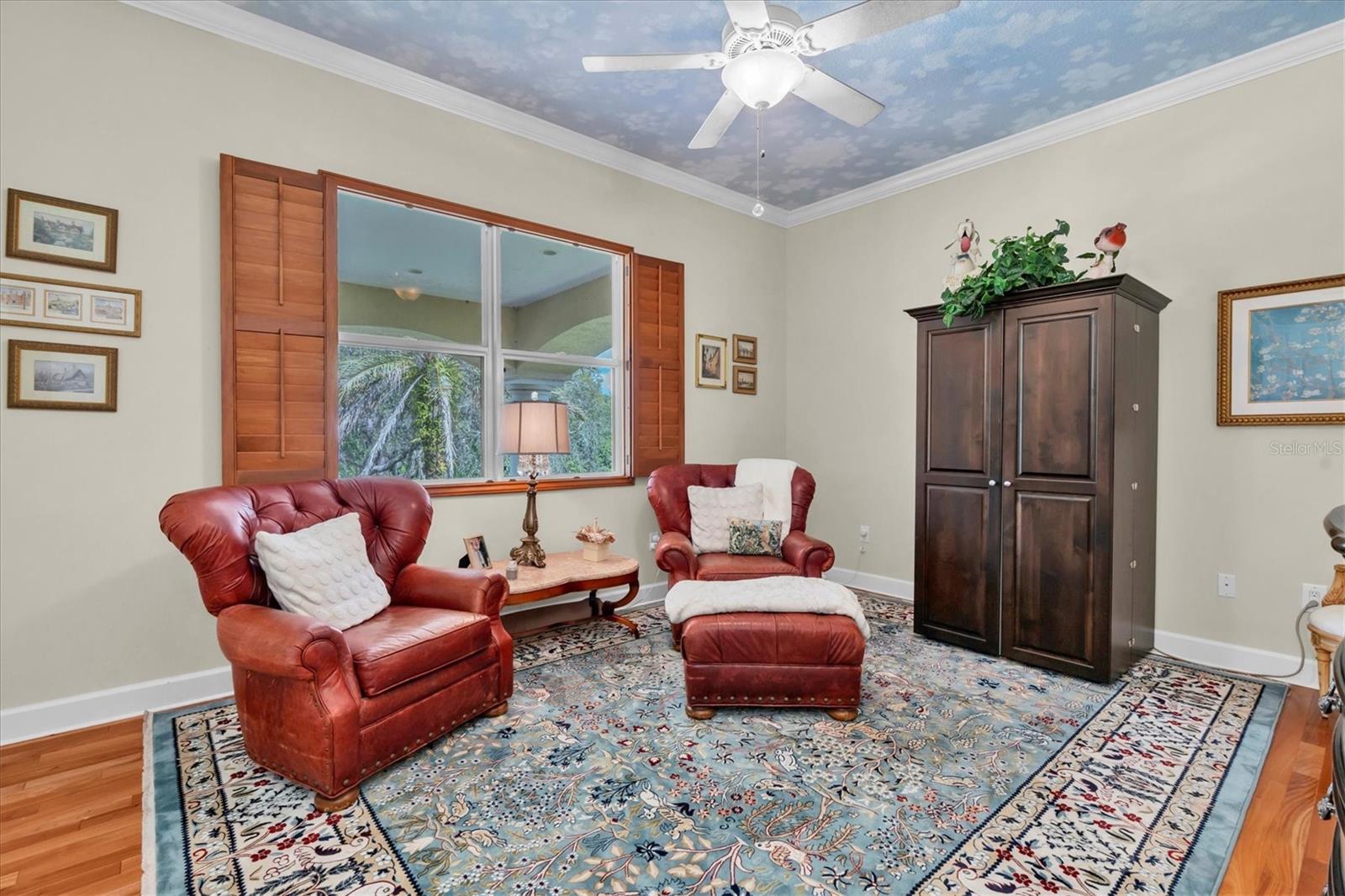 Listing photo id 57 for 2861 Roehampton Close