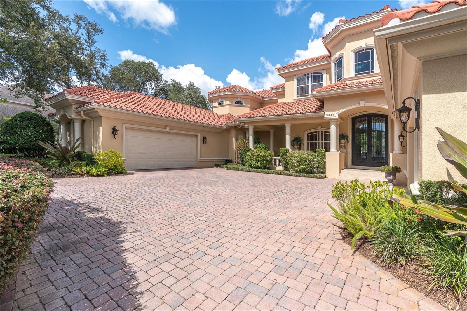 Listing photo id 4 for 2861 Roehampton Close