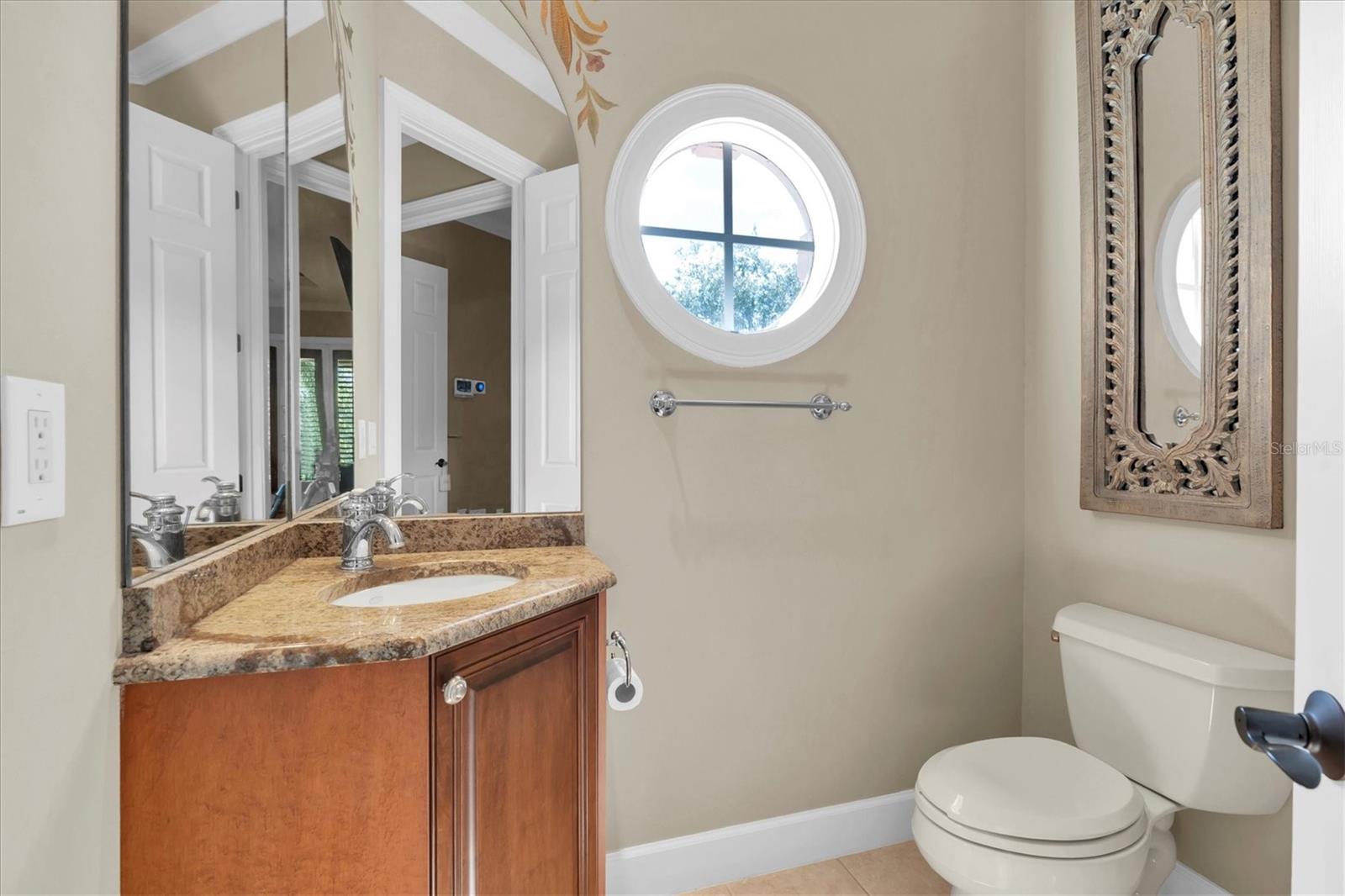 Listing photo id 58 for 2861 Roehampton Close