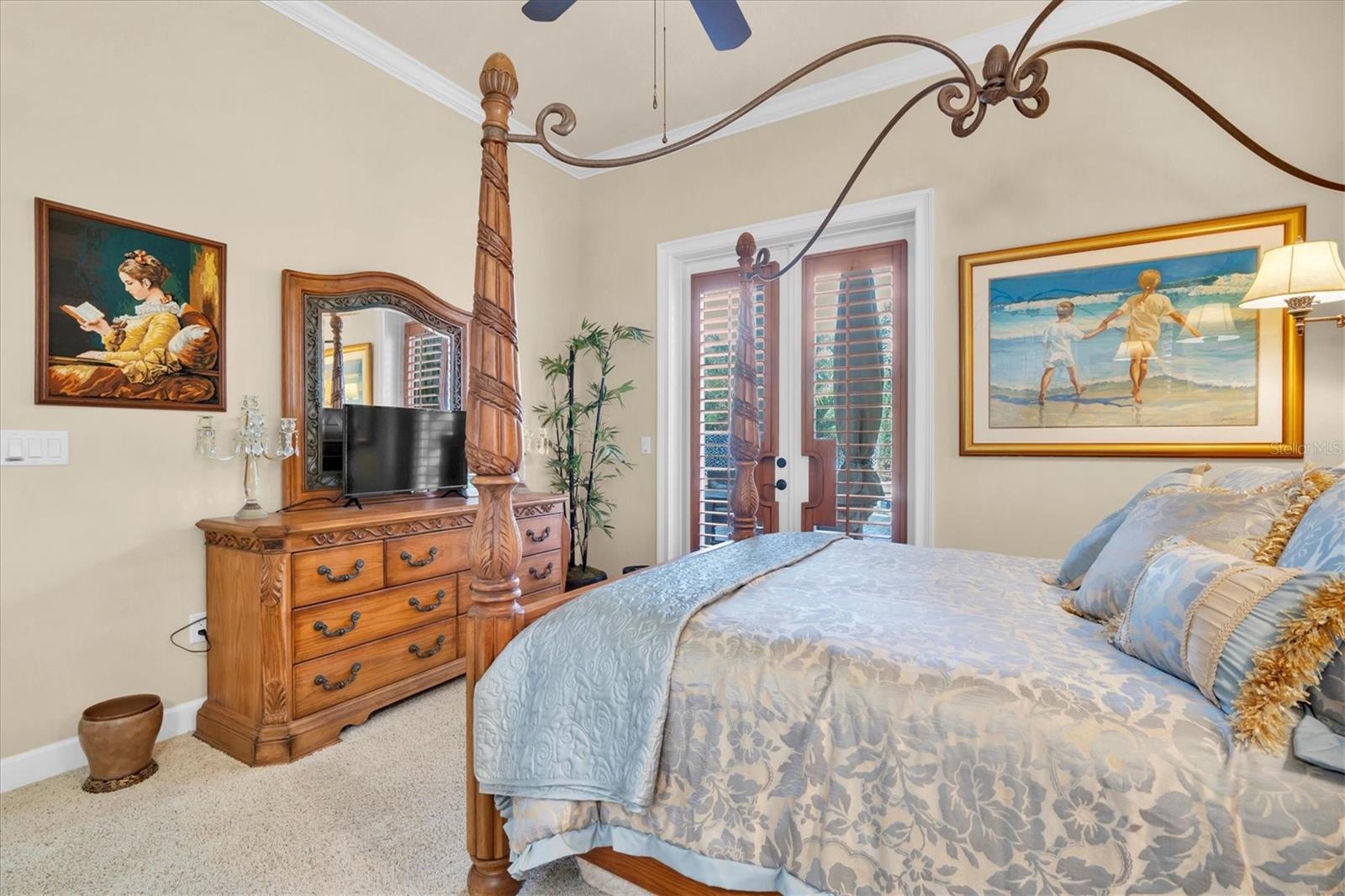 Listing photo id 61 for 2861 Roehampton Close