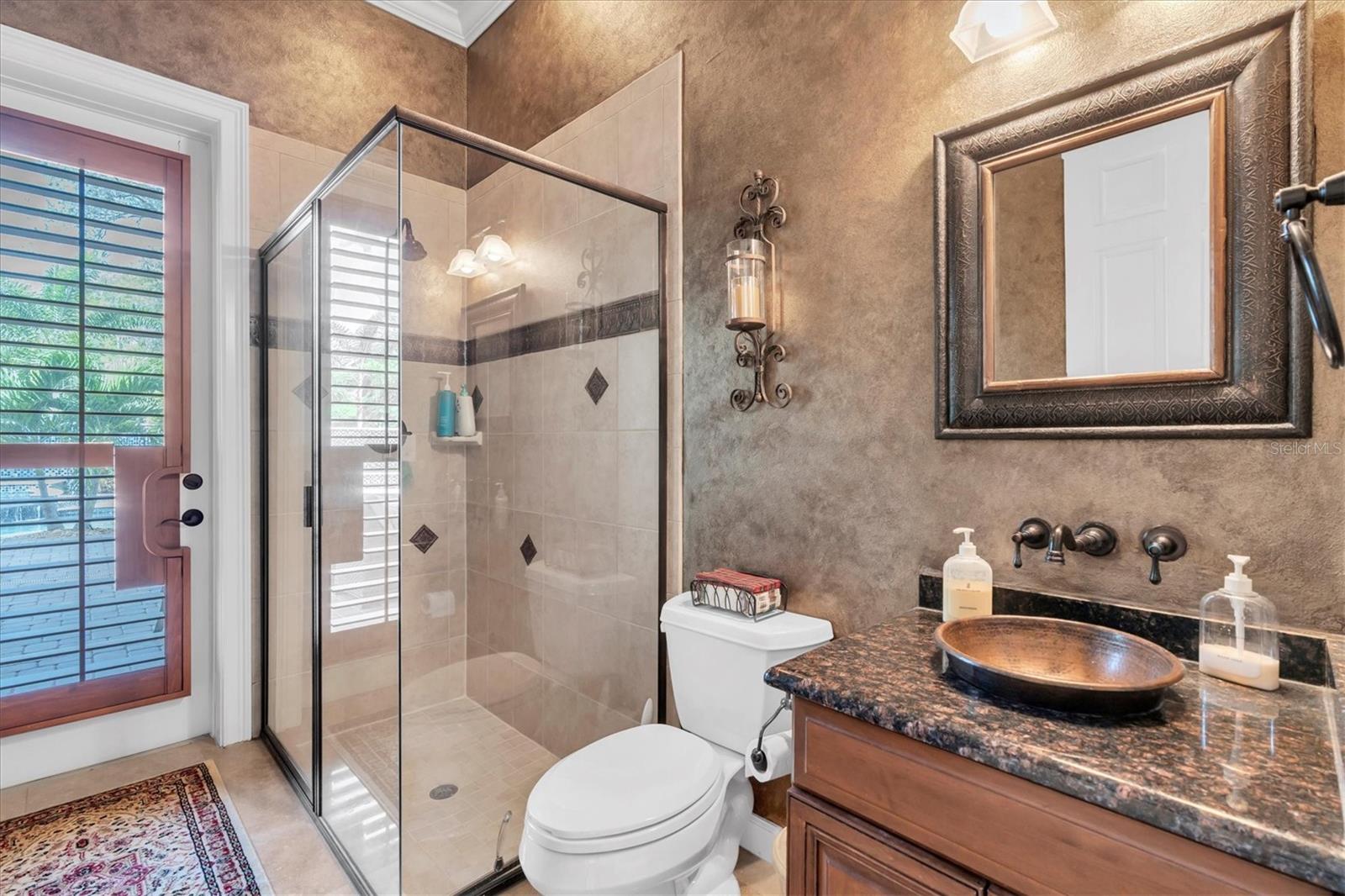 Listing photo id 62 for 2861 Roehampton Close