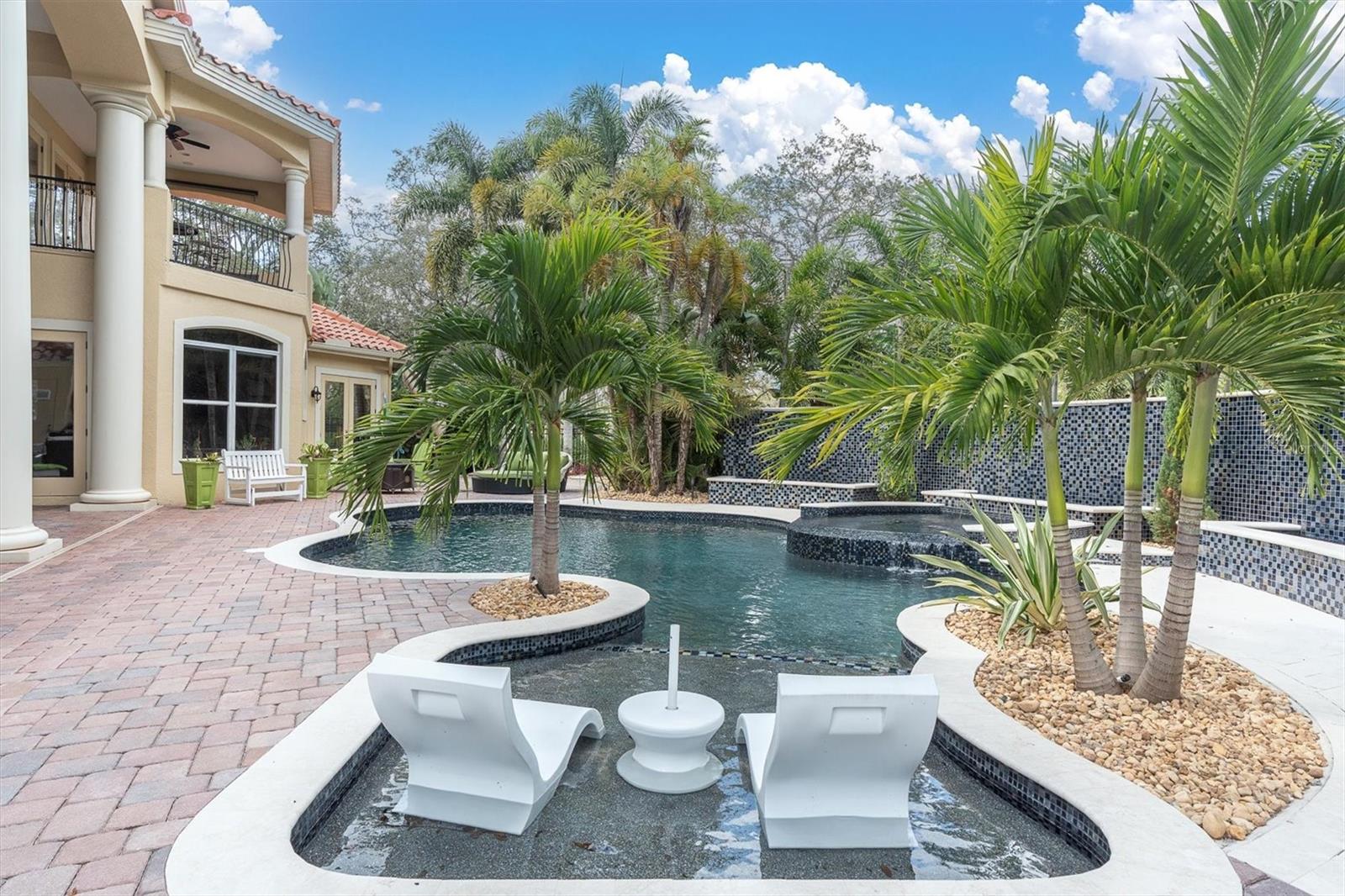 Listing photo id 65 for 2861 Roehampton Close
