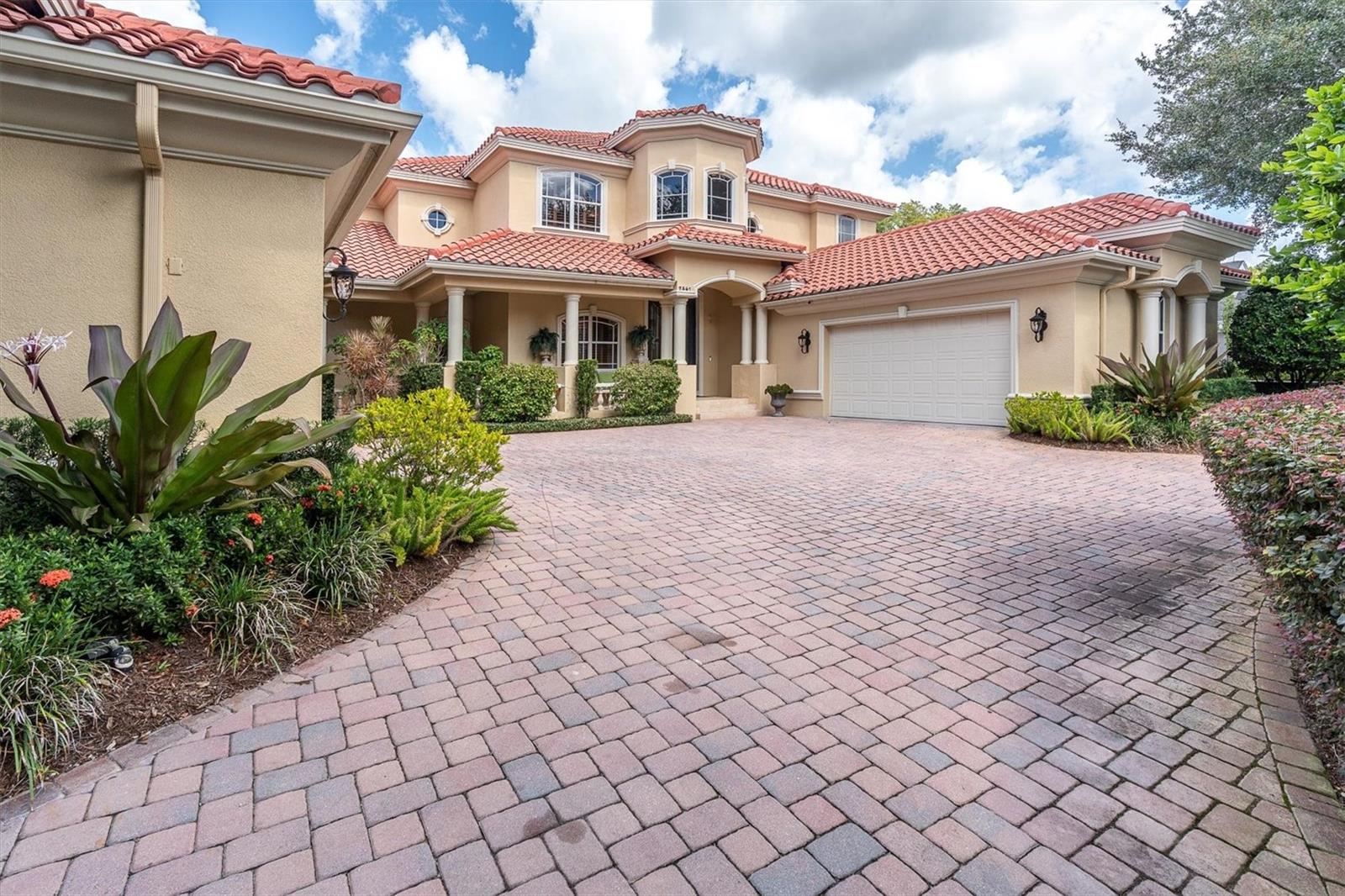 Listing photo id 5 for 2861 Roehampton Close