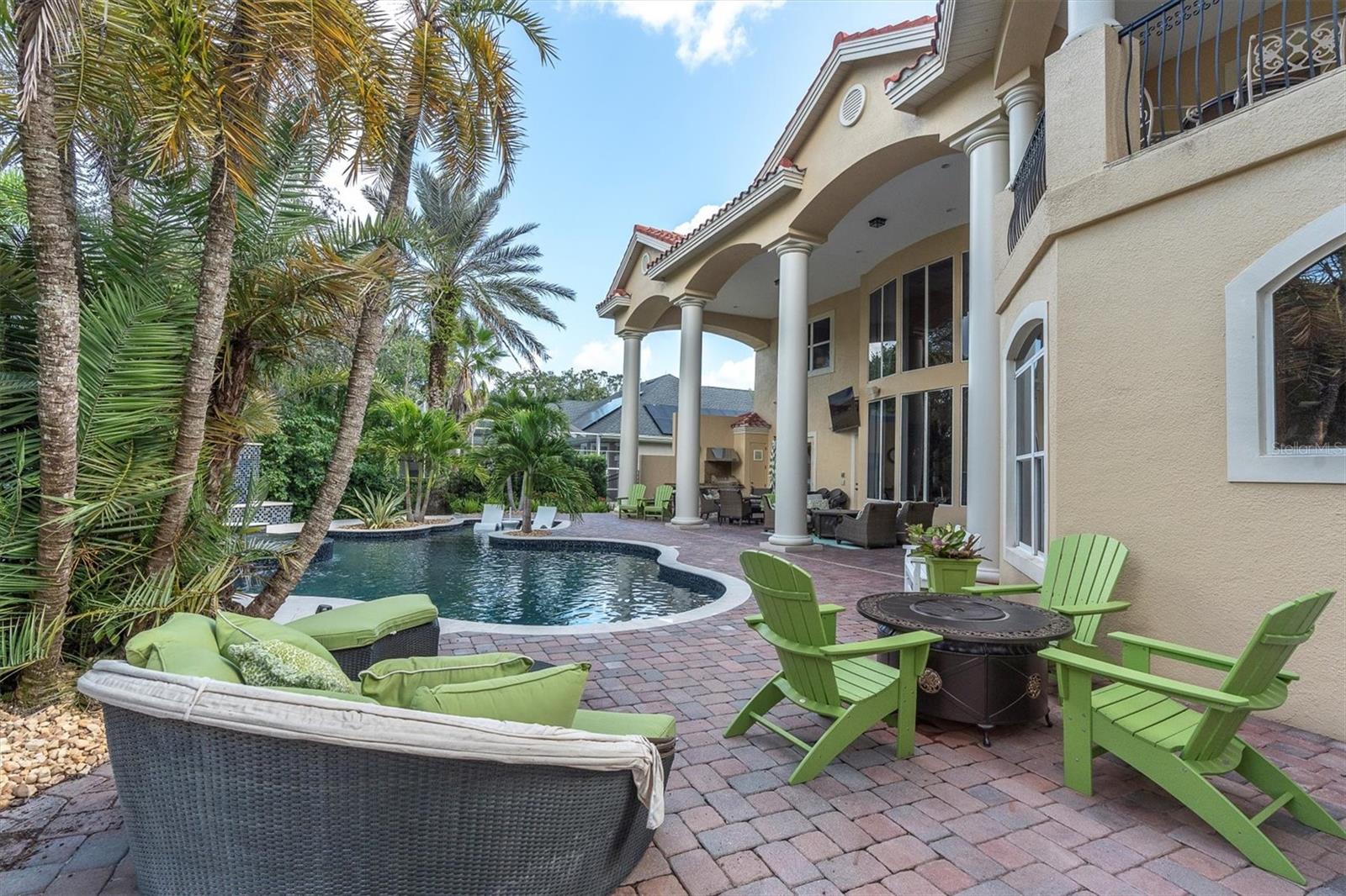 Listing photo id 68 for 2861 Roehampton Close