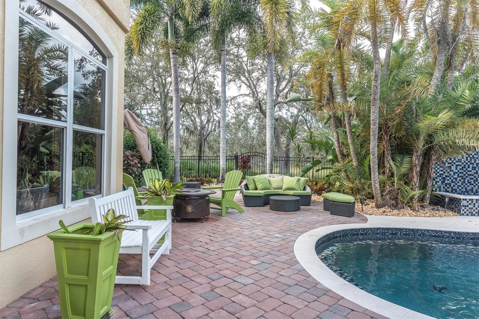 Listing photo id 70 for 2861 Roehampton Close