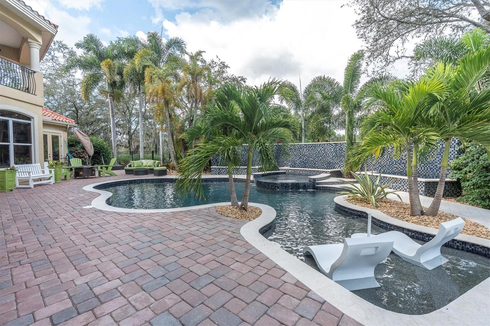 Listing photo id 71 for 2861 Roehampton Close