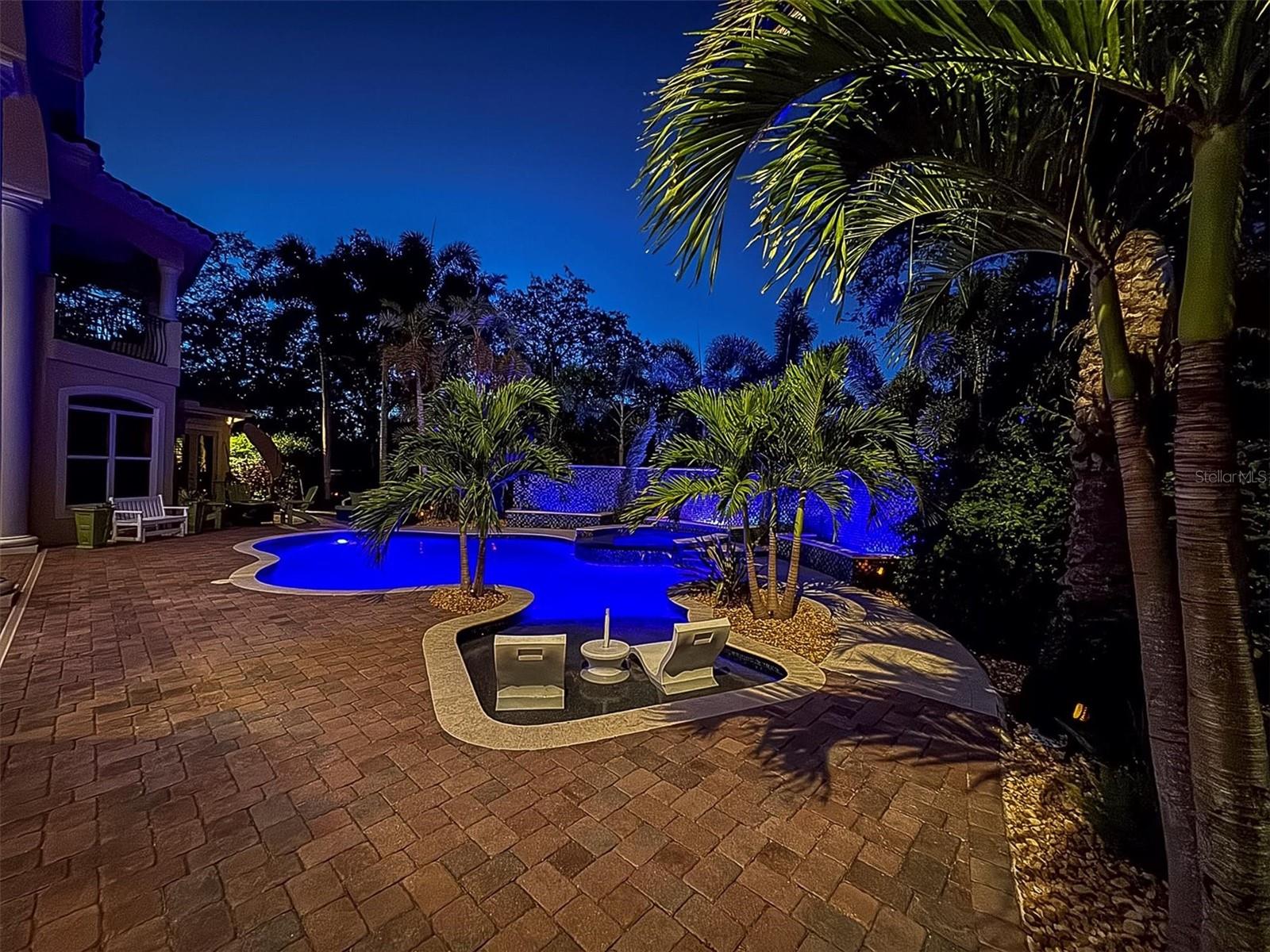 Listing photo id 75 for 2861 Roehampton Close