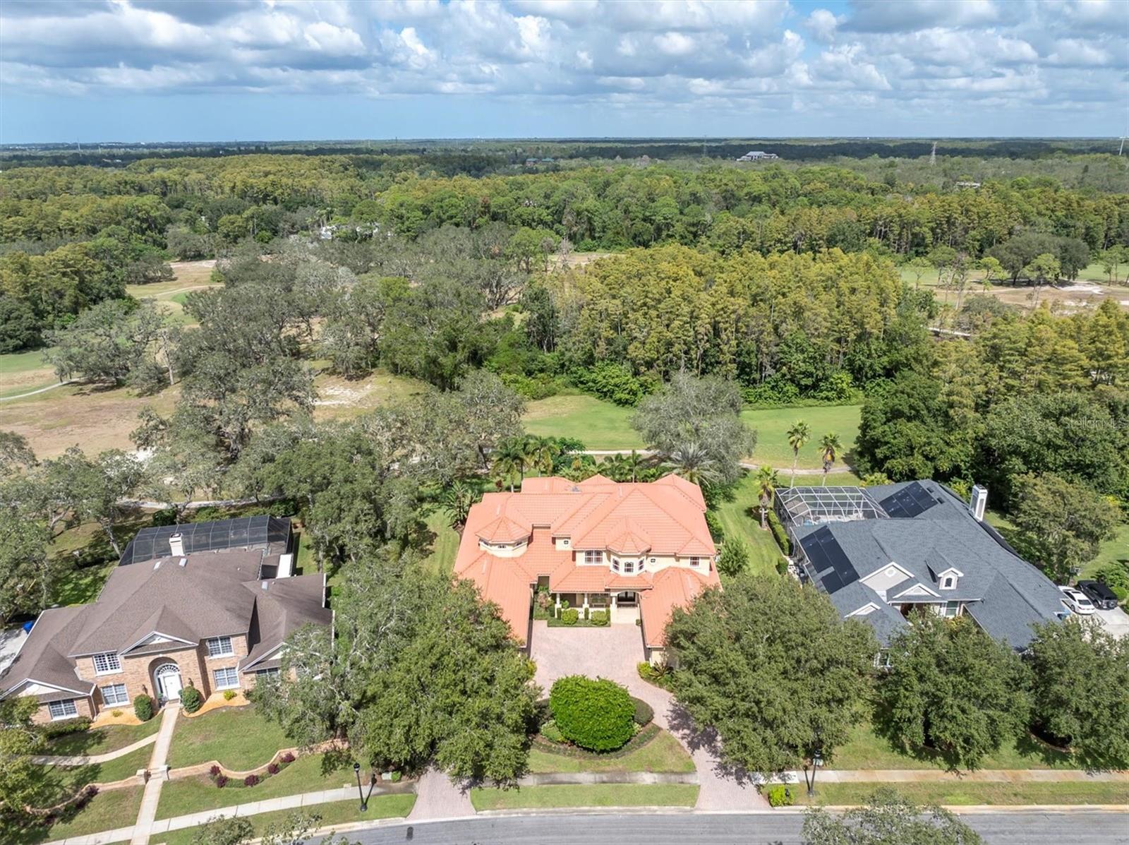 Listing photo id 79 for 2861 Roehampton Close