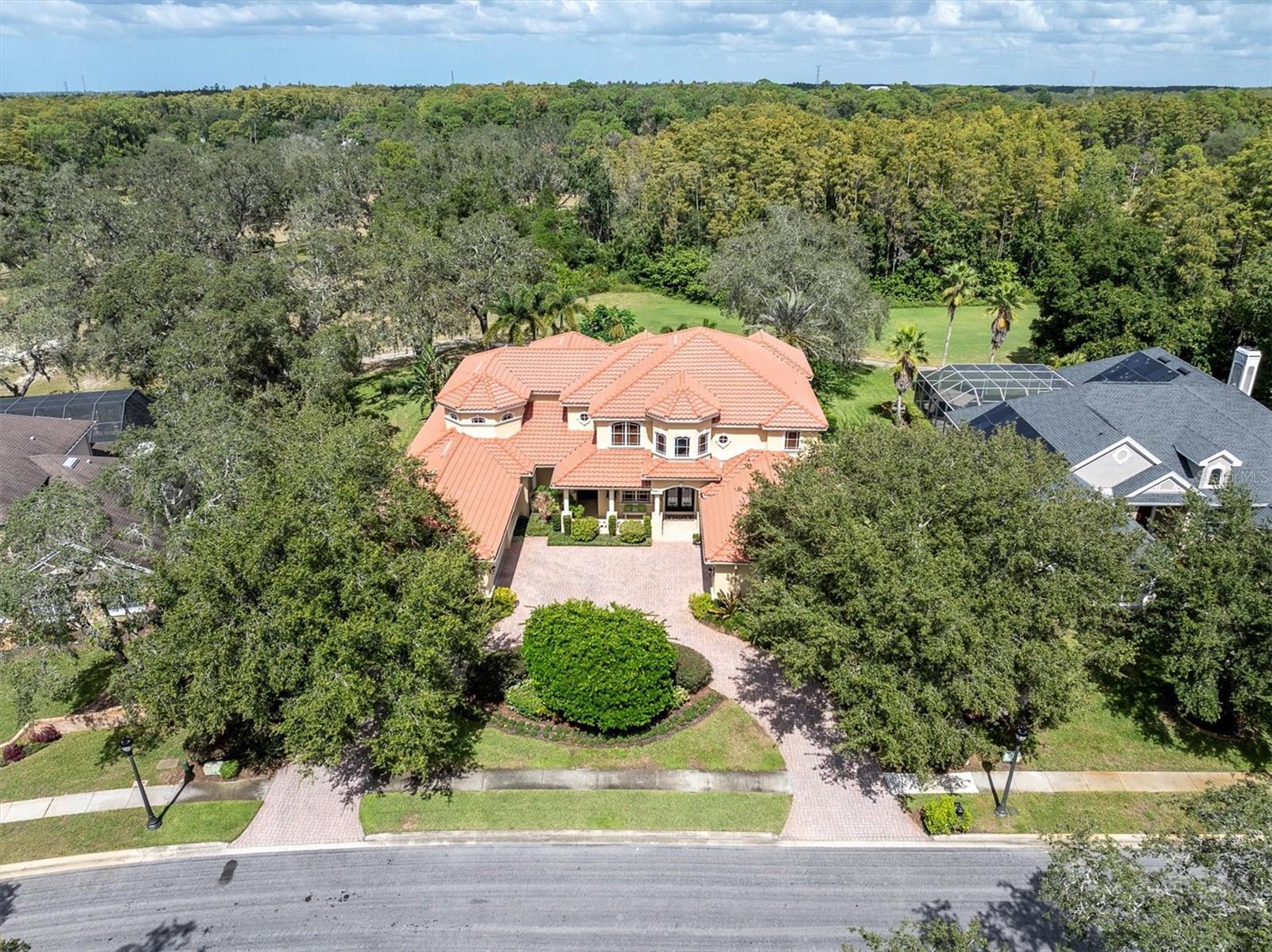 Listing photo id 81 for 2861 Roehampton Close