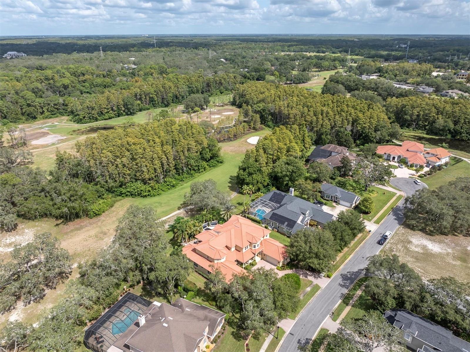 Listing photo id 82 for 2861 Roehampton Close
