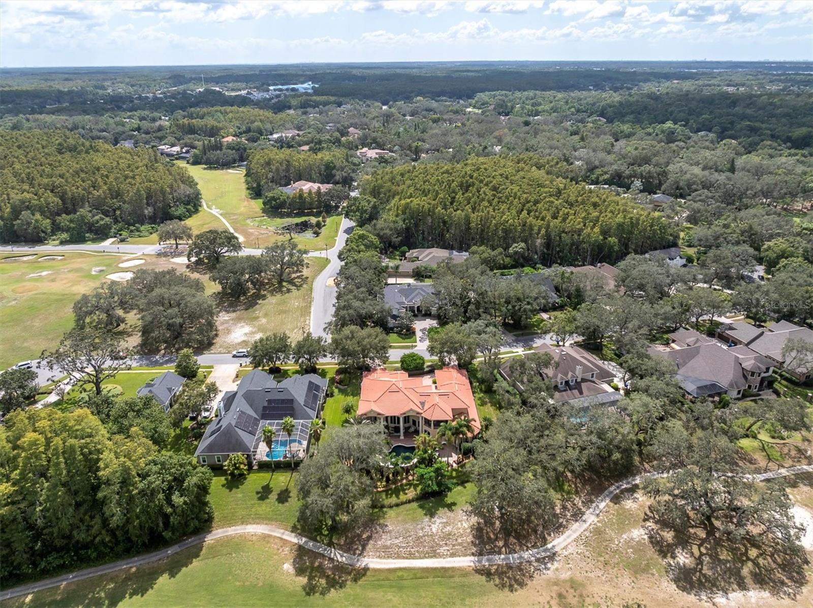 Listing photo id 83 for 2861 Roehampton Close