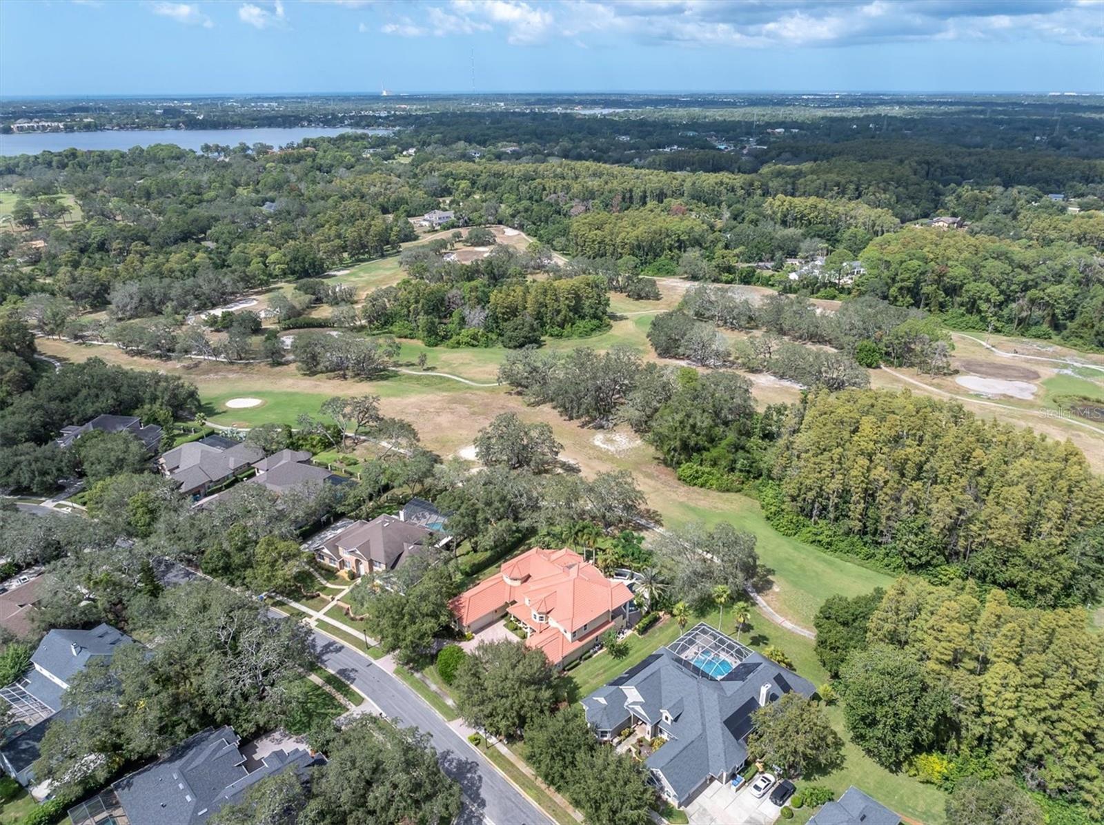Listing photo id 84 for 2861 Roehampton Close