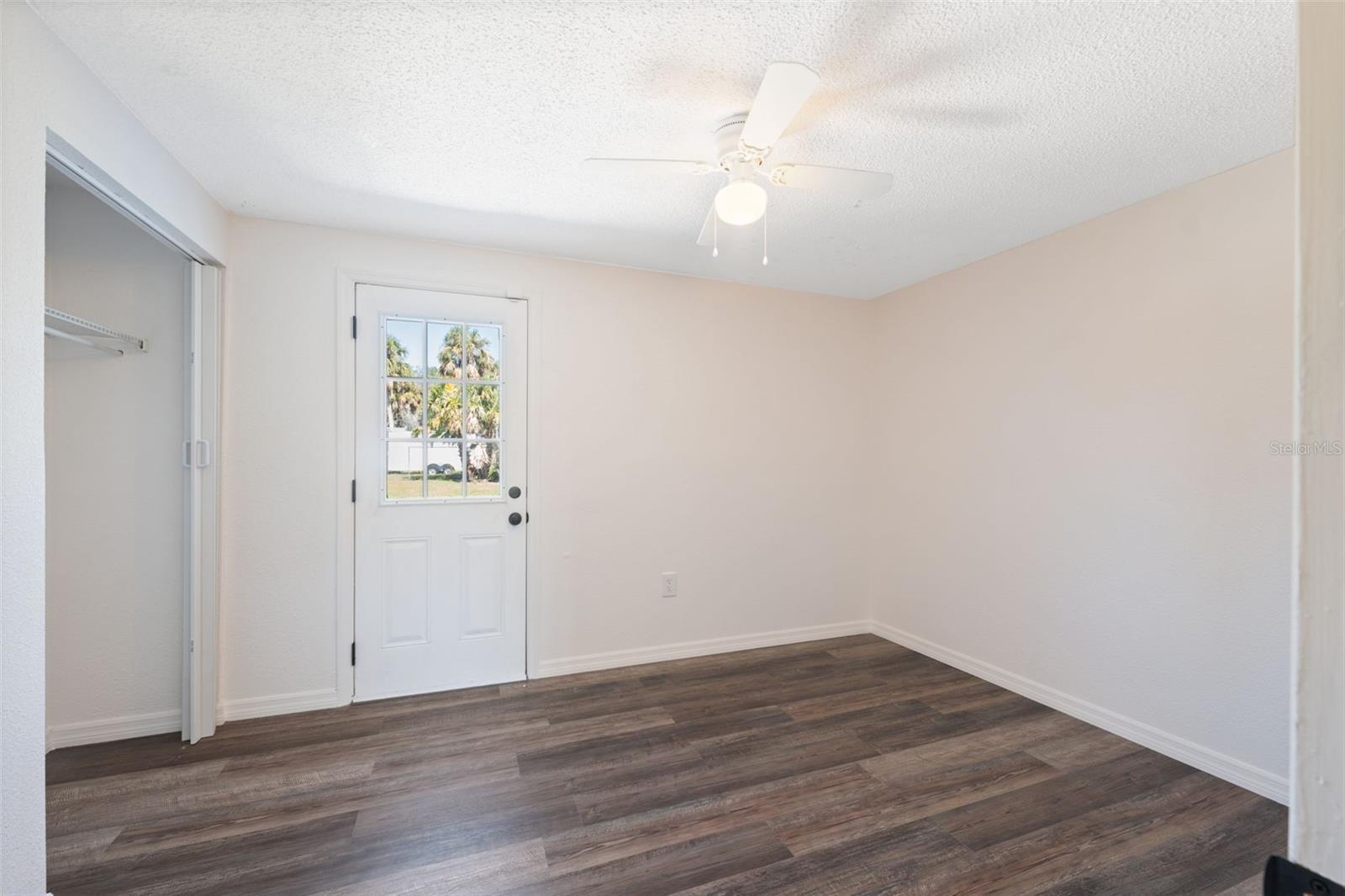 Listing photo id 9 for 5141 Mallett Drive