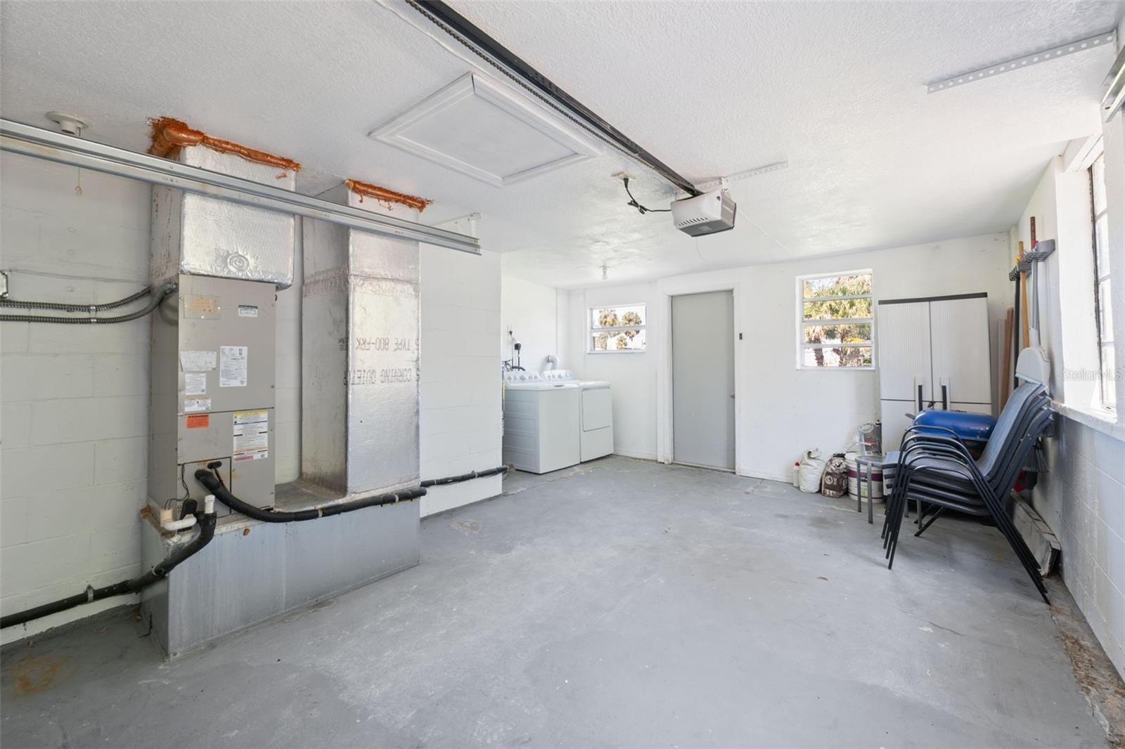 Listing photo id 13 for 5141 Mallett Drive