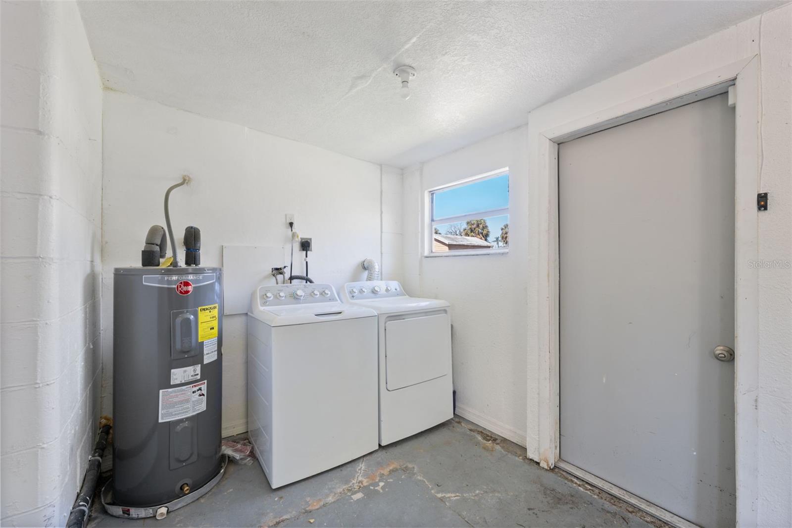 Listing photo id 14 for 5141 Mallett Drive