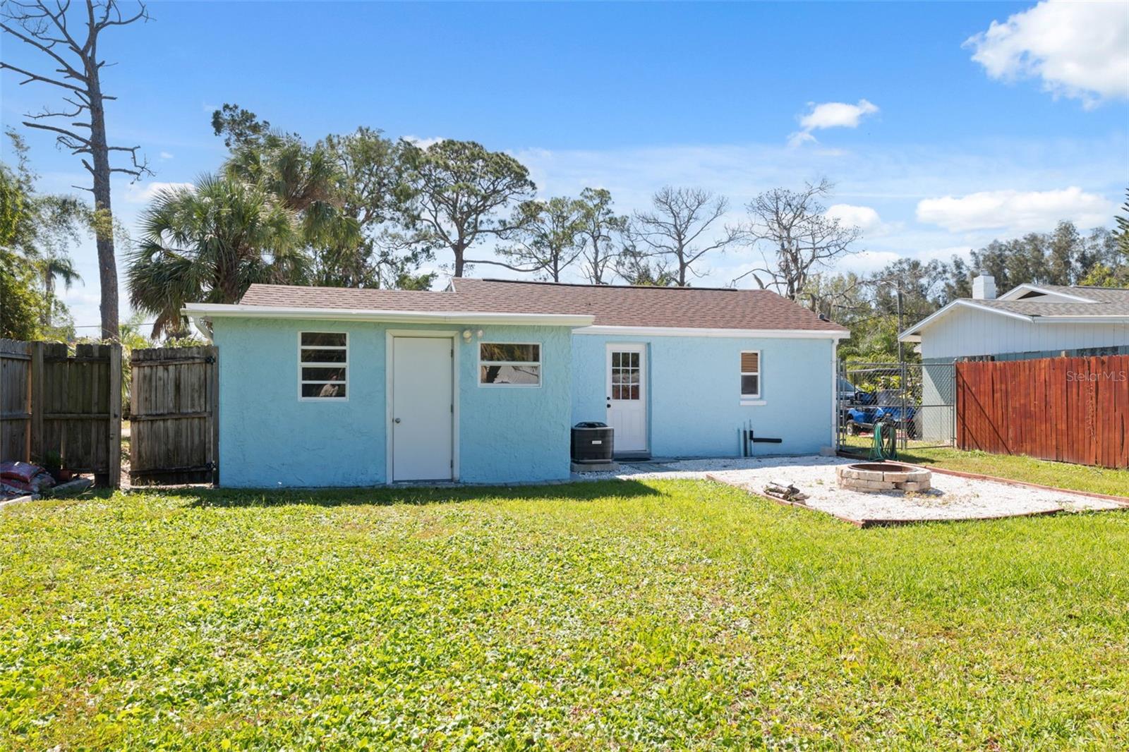 Listing photo id 18 for 5141 Mallett Drive