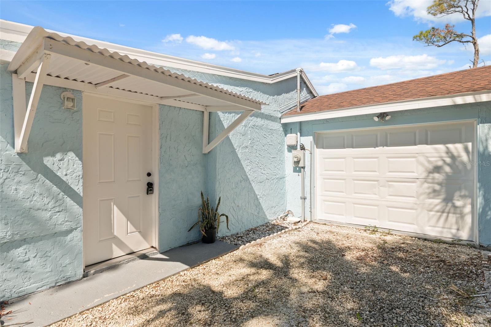 Listing photo id 1 for 5141 Mallett Drive