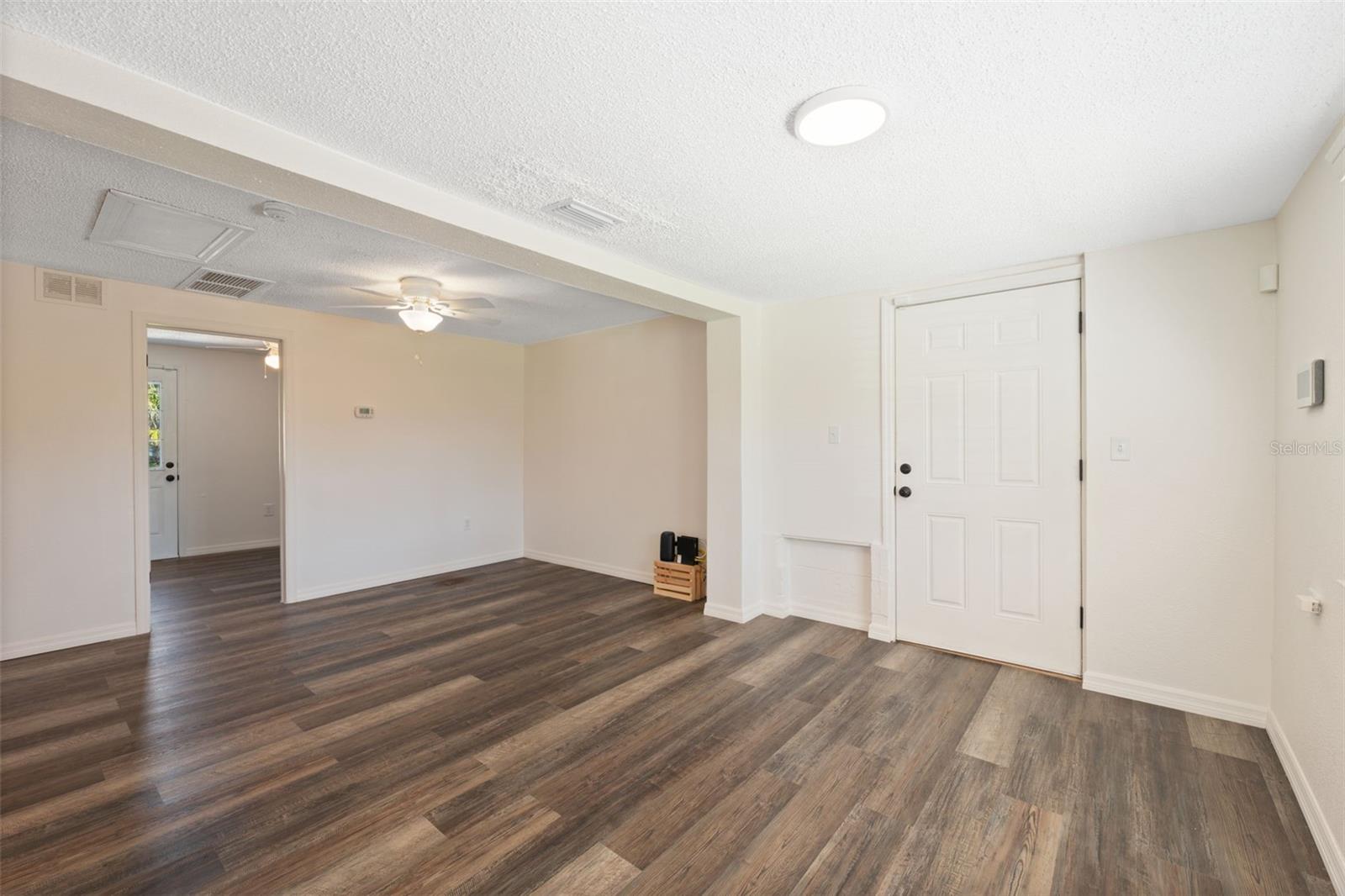 Listing photo id 37 for 5141 Mallett Drive