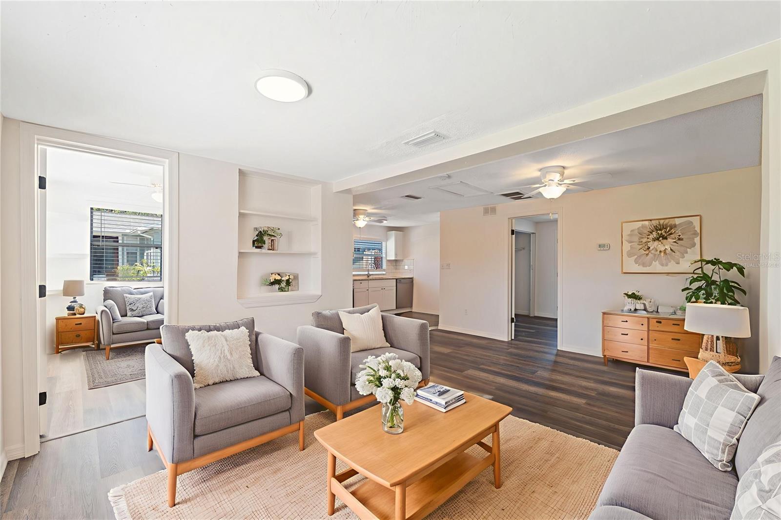 Listing photo id 2 for 5141 Mallett Drive