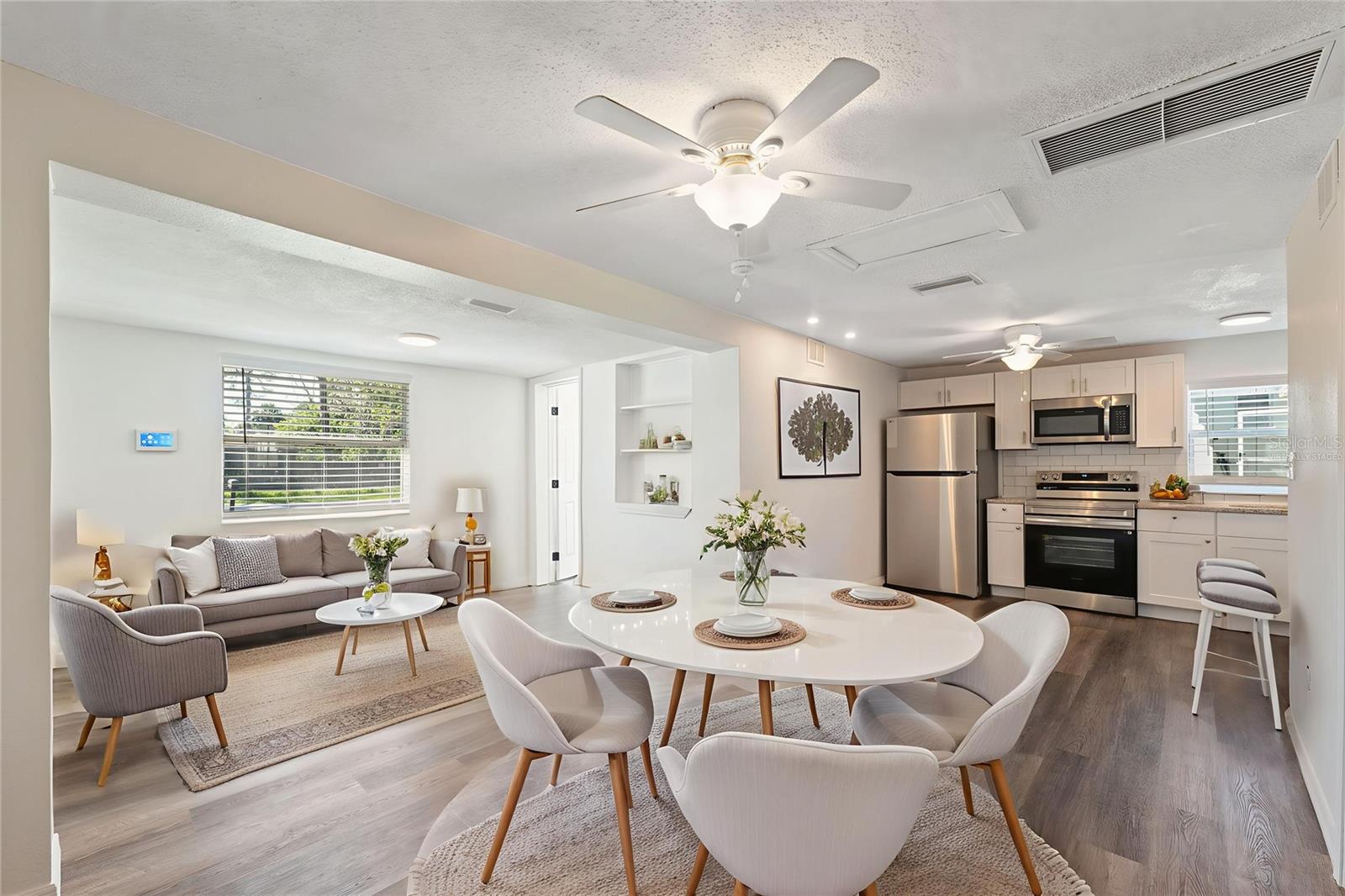 Listing photo id 4 for 5141 Mallett Drive