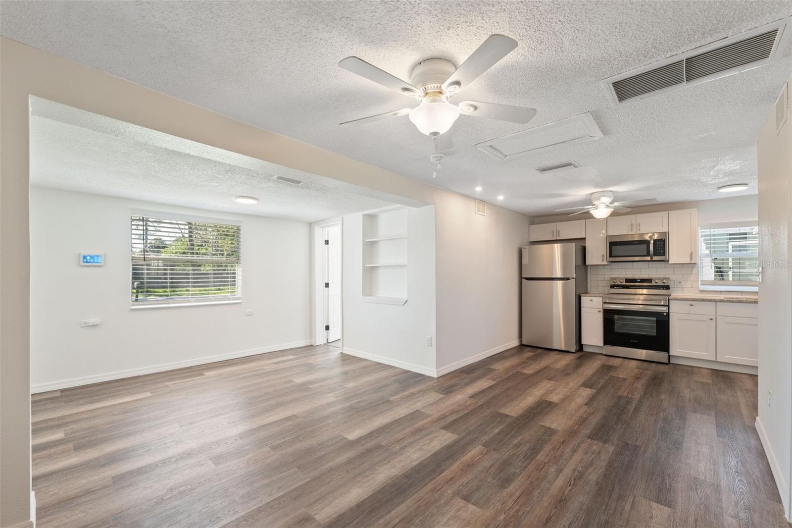 Listing photo id 5 for 5141 Mallett Drive