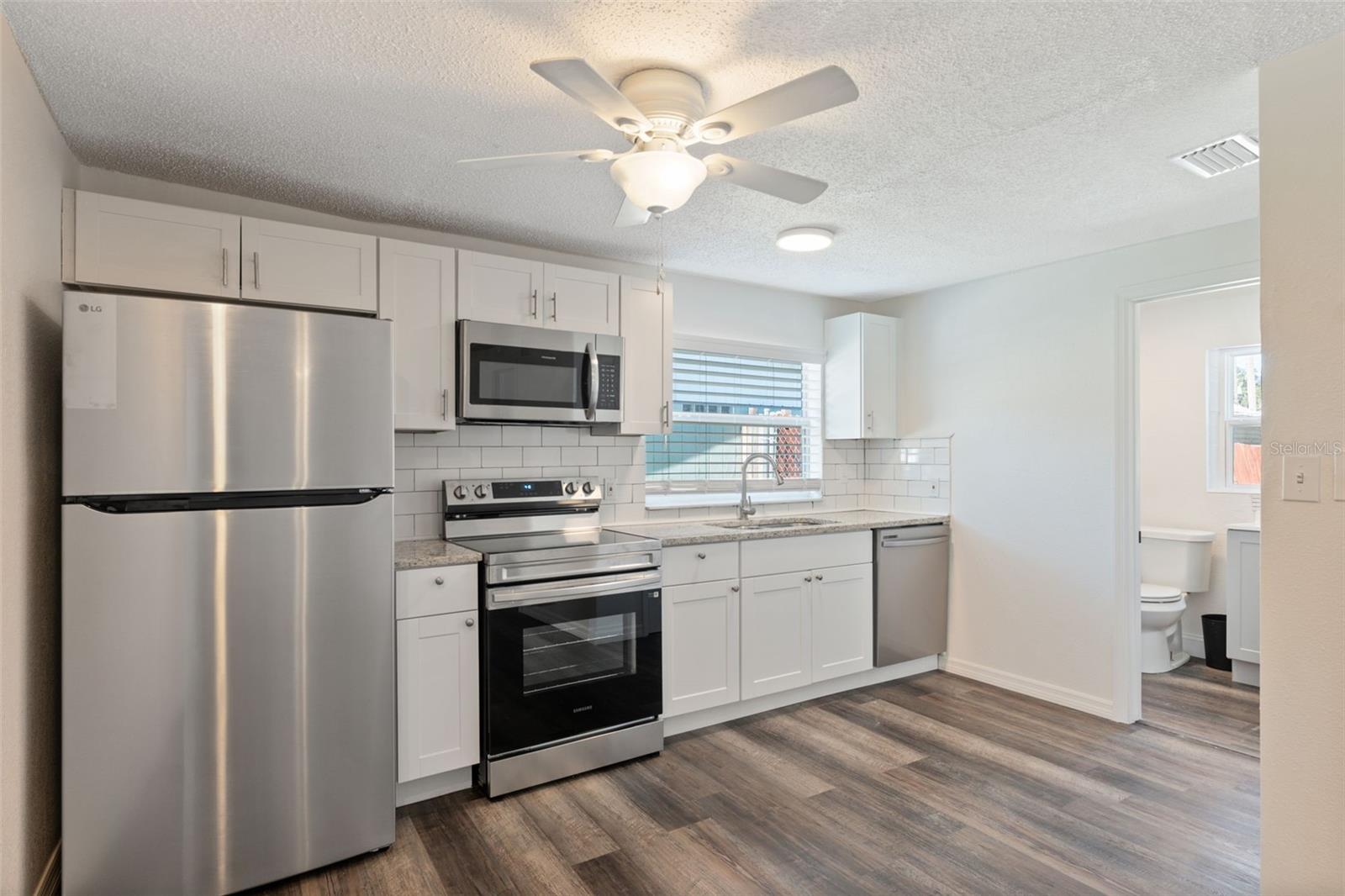 Listing photo id 6 for 5141 Mallett Drive