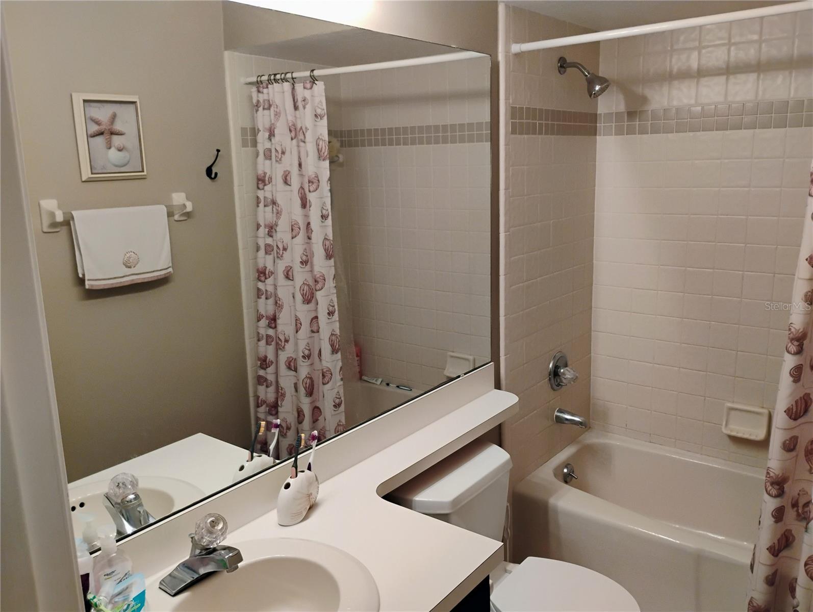 Image 20 of 25 For 411 Glen Abbey Lane