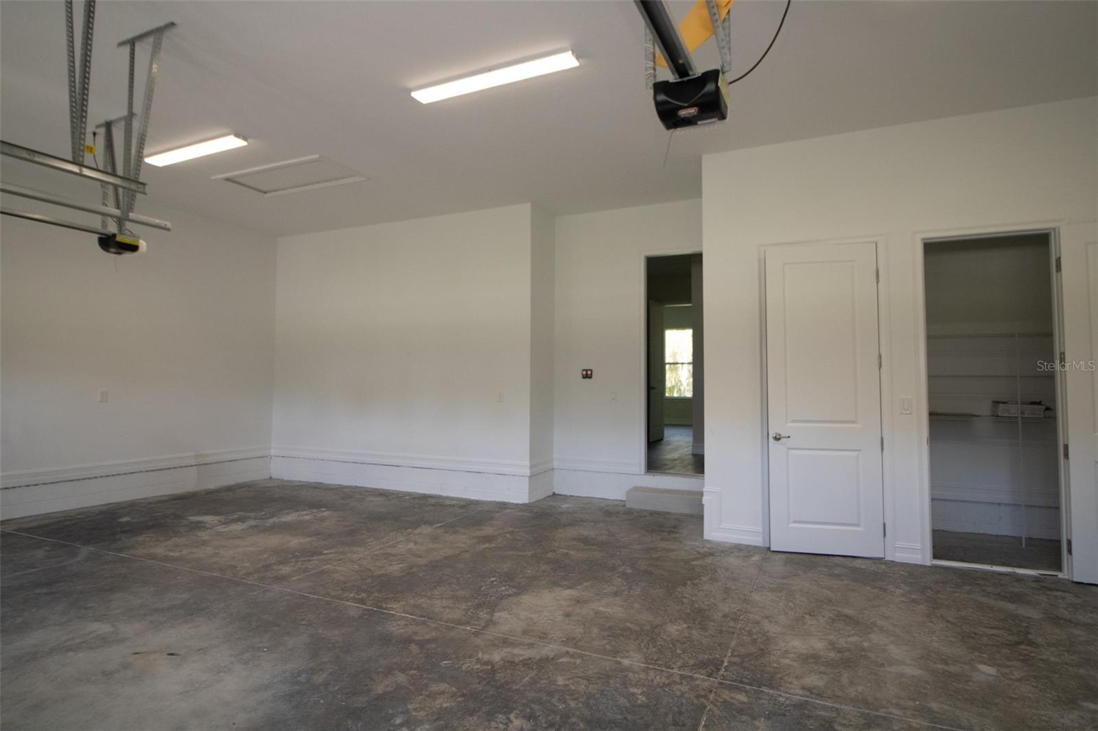 Image 31 of 37 For 6671 Summit View Drive