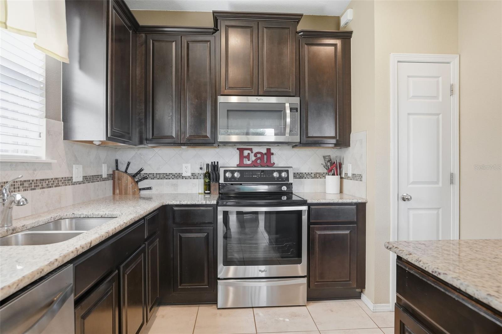 Image 19 of 54 For 988 Scarlet Plume Lane