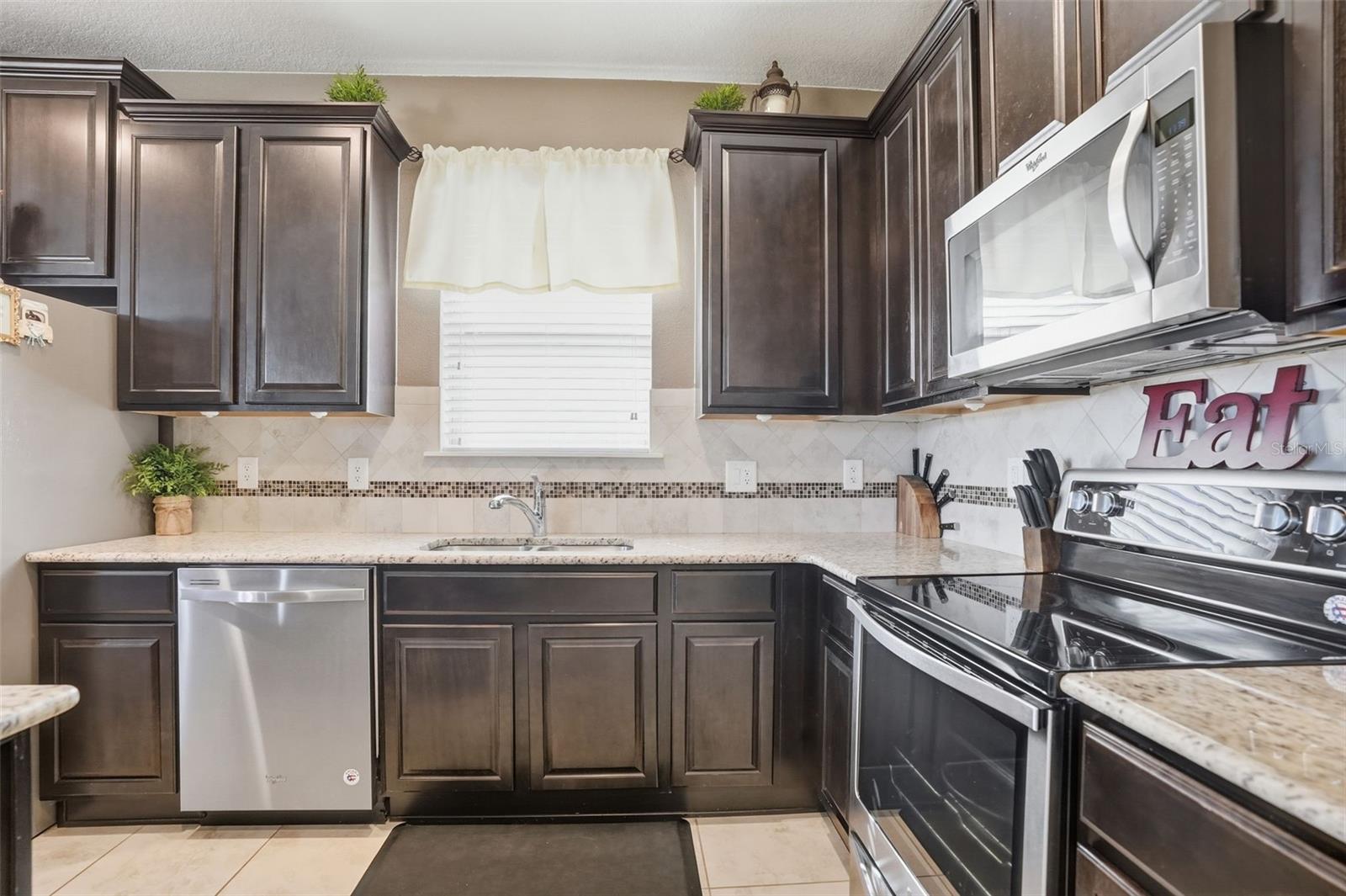 Image 21 of 54 For 988 Scarlet Plume Lane