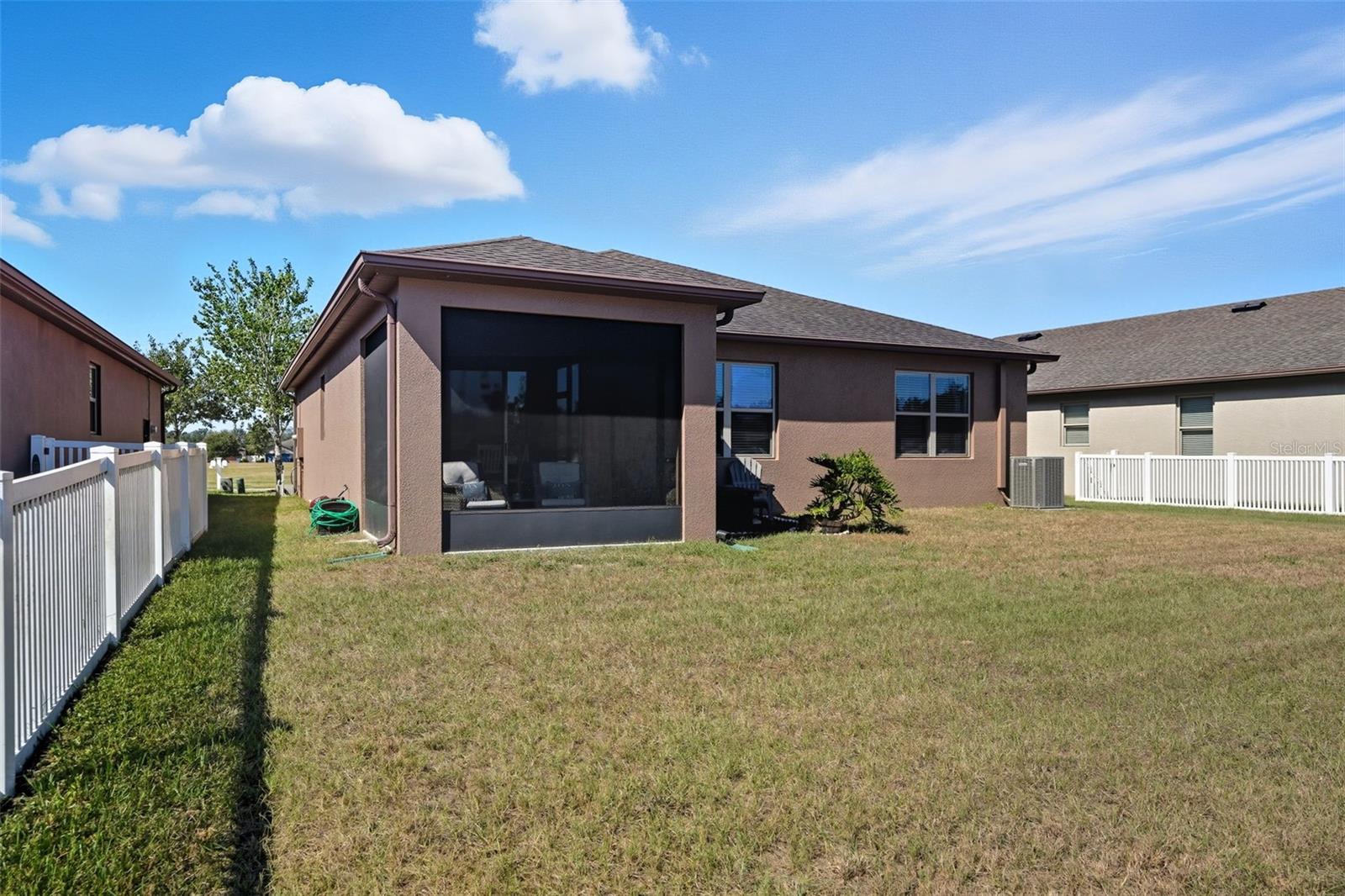 Image 40 of 54 For 988 Scarlet Plume Lane