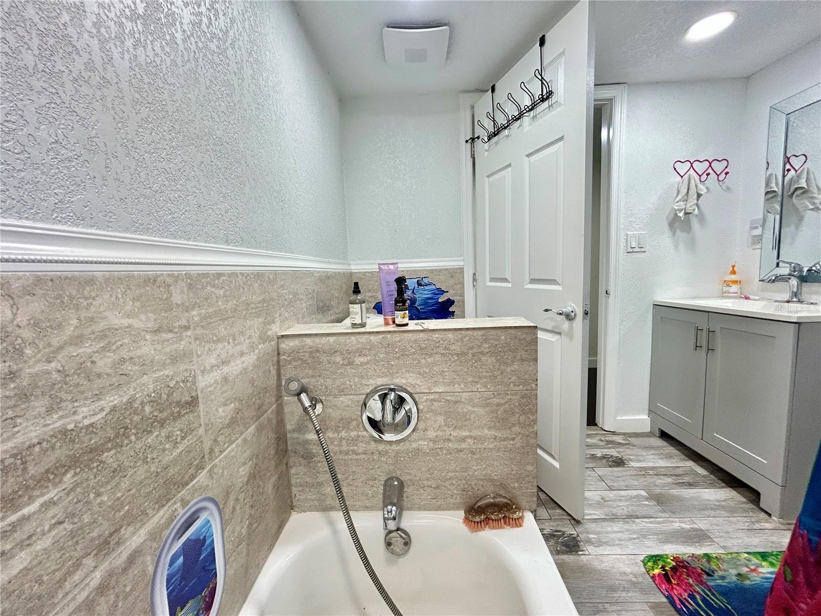 Image 19 of 46 For 10106 Windel Street