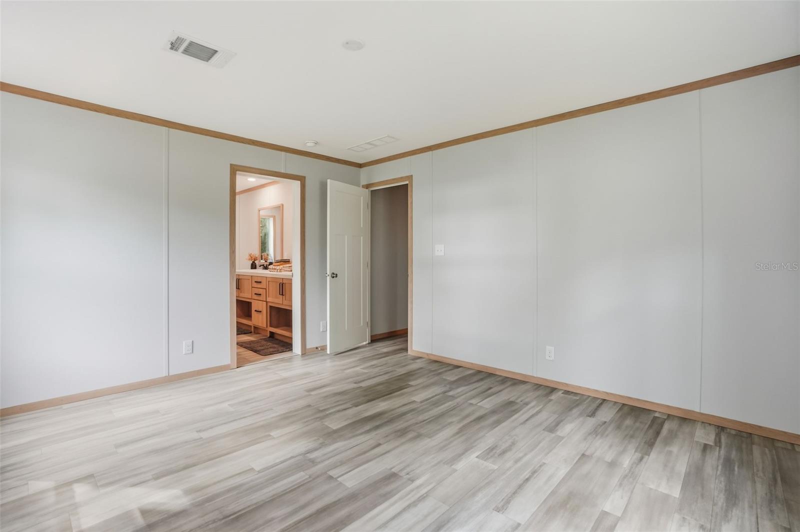 Image 16 of 25 For 18112 Nicholas Avenue